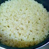 鍋で玄米をたく